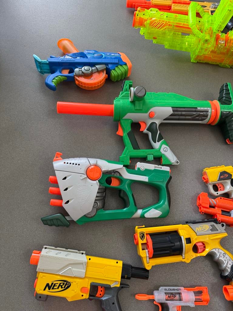 Grote collectie Nerf en waterpistolen met accessoires, Ophalen of Verzenden, Gebruikt, Jongen of Meisje