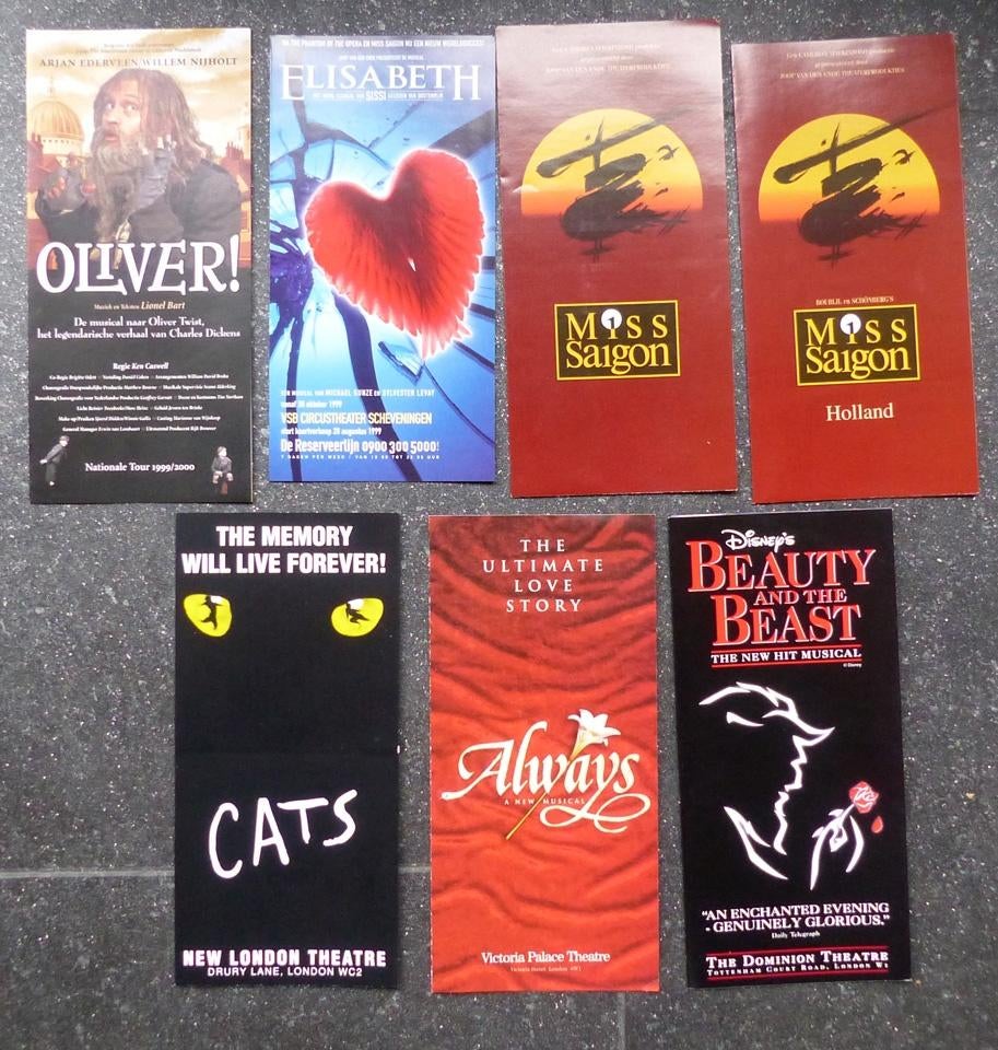 Musical folders Oliver Miss Saigon Cats Elisabeth Always, Ophalen of Verzenden, Zo goed als nieuw, Boek, Tijdschrift of Artikel