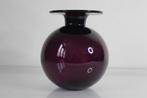 Saturnus vaas van paars geblazen glas, als nieuw. Hoog 18 cm, Ophalen of Verzenden