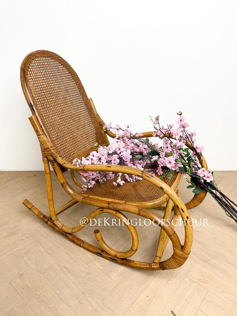 Vintage rotan bamboe webbing rieten schommelstoel, Ophalen, Zo goed als nieuw, Stoel(en)