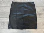 Nette zwarte nep leren rok maat 40 van Amisu, Maat 38/40 (M), Zwart, Ophalen of Verzenden, Gedragen