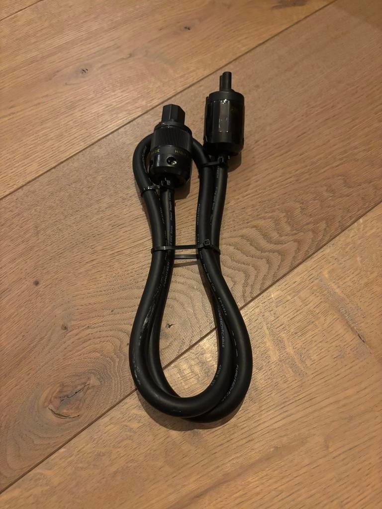 FURUTECH POWER CABLE C7 (1 METER), Audio, Tv en Foto, Ophalen of Verzenden, Zo goed als nieuw, Minder dan 2 meter, Overige kabels