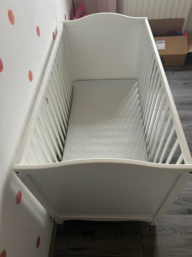 IKEA babybedje 60x120 cm met matras - Zo goed als nieuw, Ophalen of Verzenden, Zo goed als nieuw, Ledikant