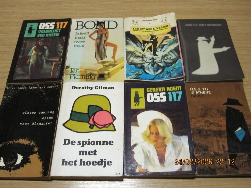 Spionage pockets van zwarte beertjes, Boeken, Detectives, Ophalen of Verzenden, Gelezen