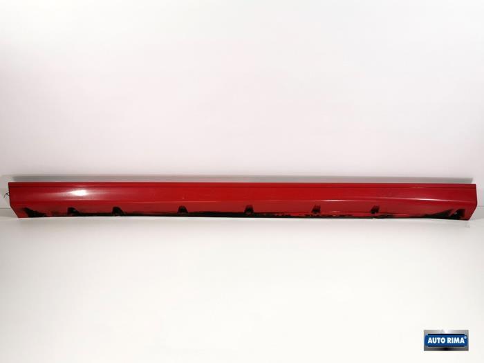 Dorpel links van een Volvo 850 (601)