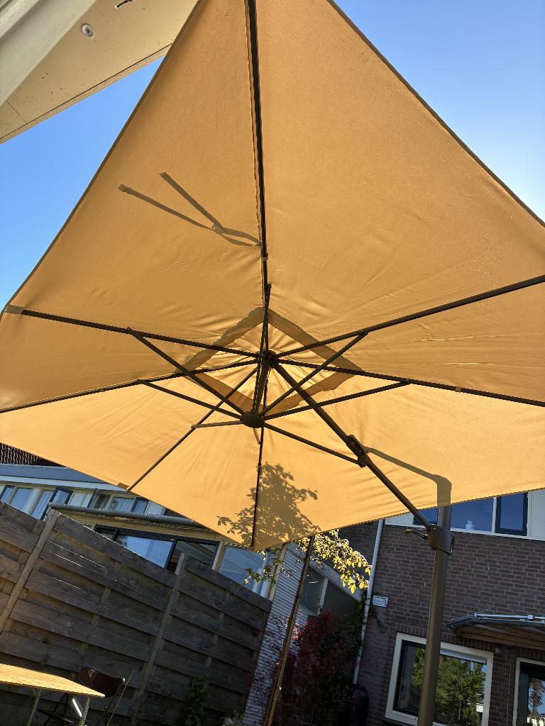 Seglarö parasol met voet en hoes, Ophalen, Gebruikt, Kantelbaar, Zweefparasol