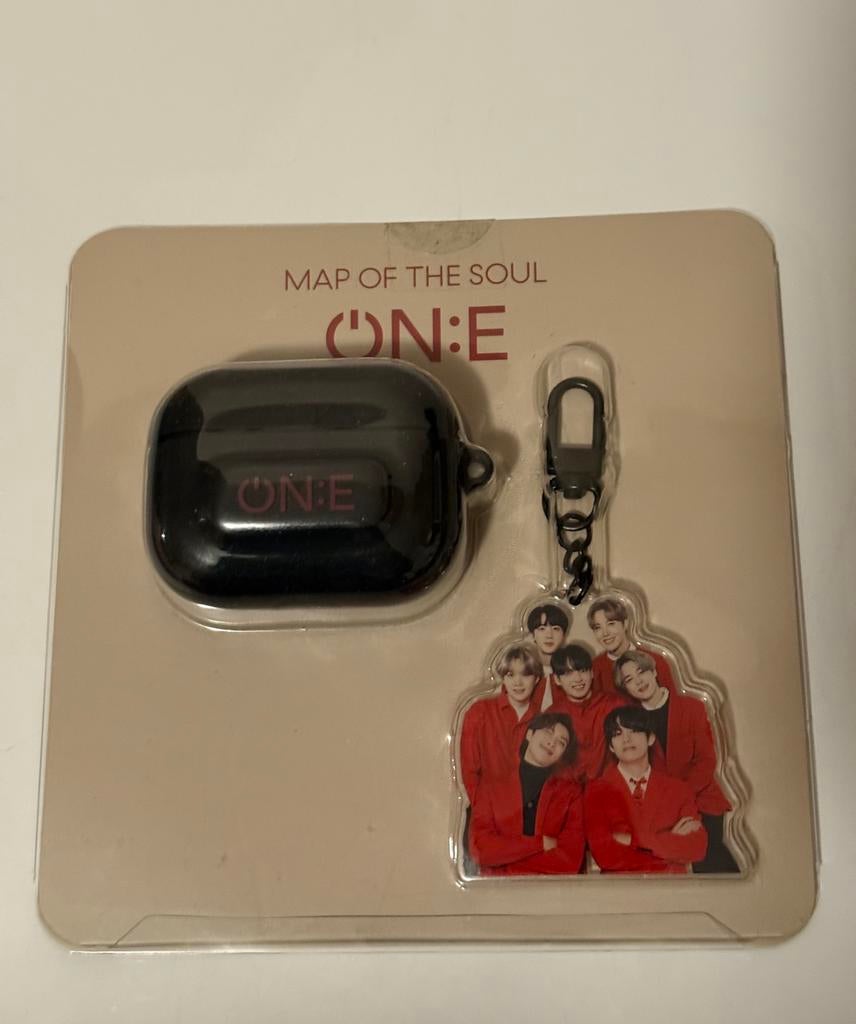 BTS Map of the soul one Apple AirPods case & group keyring, Ophalen of Verzenden, Nieuw, Gebruiksvoorwerp