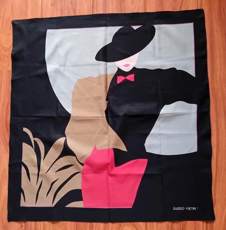 Guido Vietri scarf sjaal vintage, Kleding | Dames, Mutsen, Sjaals en Handschoenen, Zo goed als nieuw, Sjaal, Maat 46/48 (XL) of groter