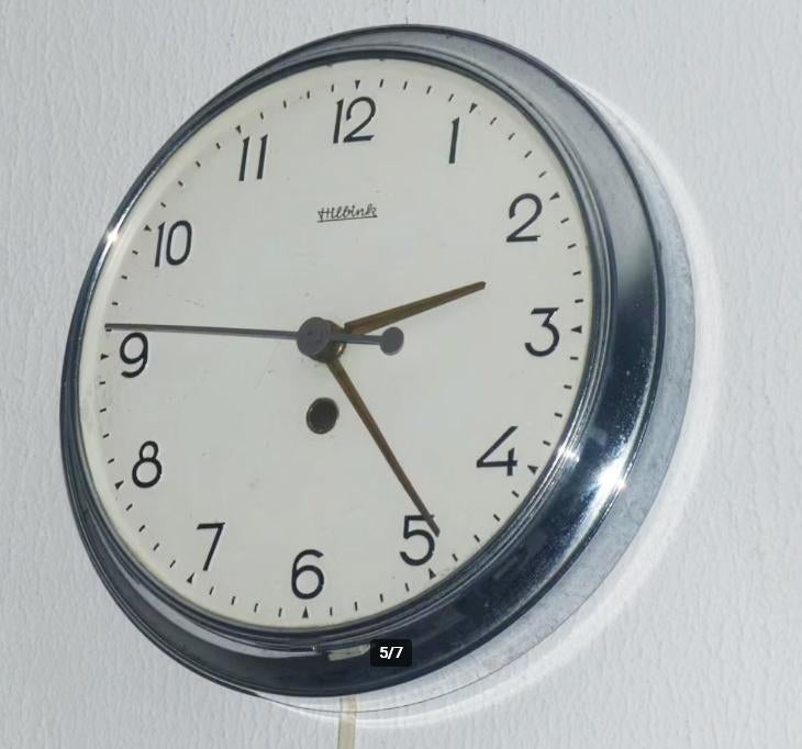 Authentieke klok Hilbink, +- 1950, elektrisch, en PTT klok??, Ophalen of Verzenden, Gebruikt, Analoog, Wandklok