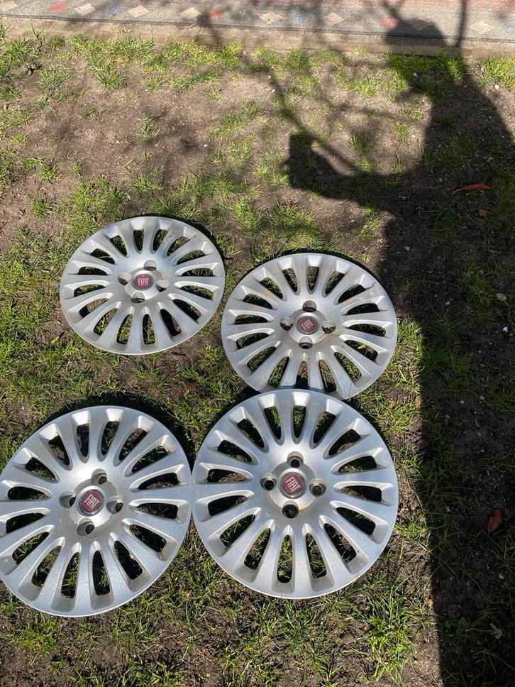 Set van 4 Fiat wieldoppen - Gebruikt, Auto diversen, Wieldoppen, Gebruikt, Ophalen of Verzenden