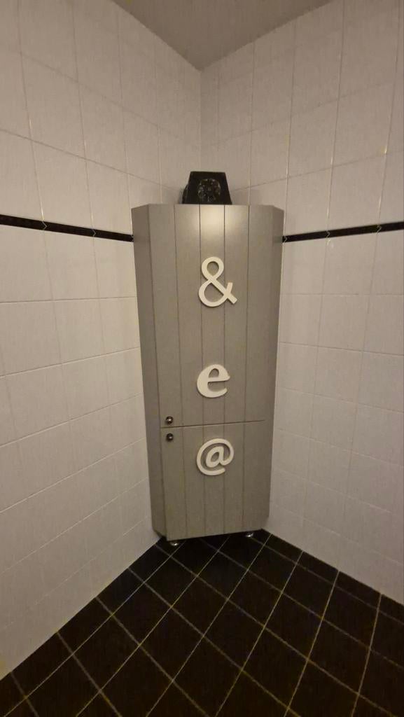 Hoekkast, Ophalen