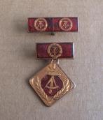 DDR / NVA  insigne/medaille Aktivist der Sozial. Arbeit, Verzamelen, Ophalen of Verzenden, Landmacht, Duitsland, Lintje, Medaille of Wings