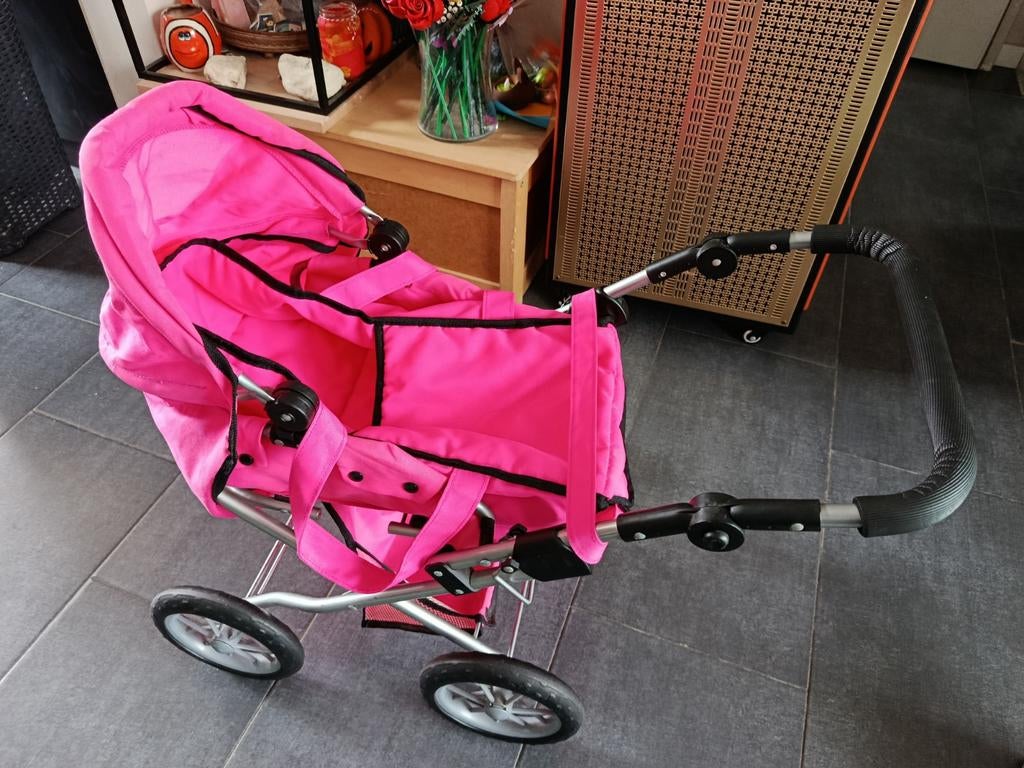 Roze poppenwagen, Ophalen