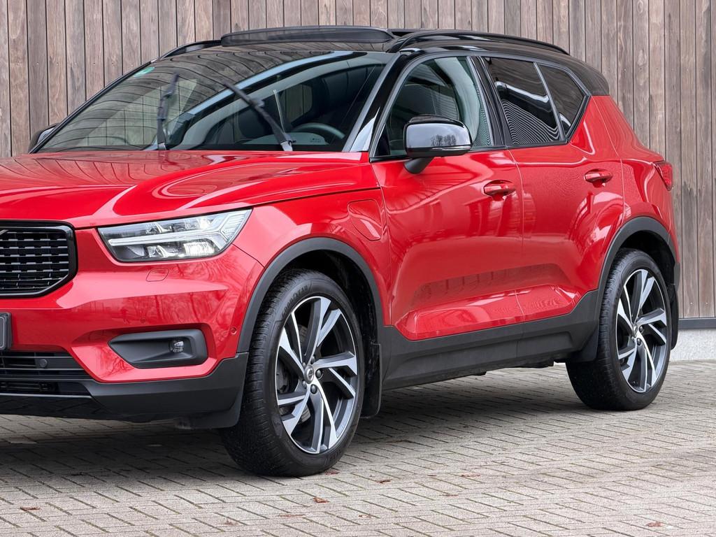 Volvo XC40 1.5 T5 Recharge R-Design / Pano / H&K / Memory /, Auto's, Volvo, Zwart, Verwarming stoelen achter, Plug-in hybride