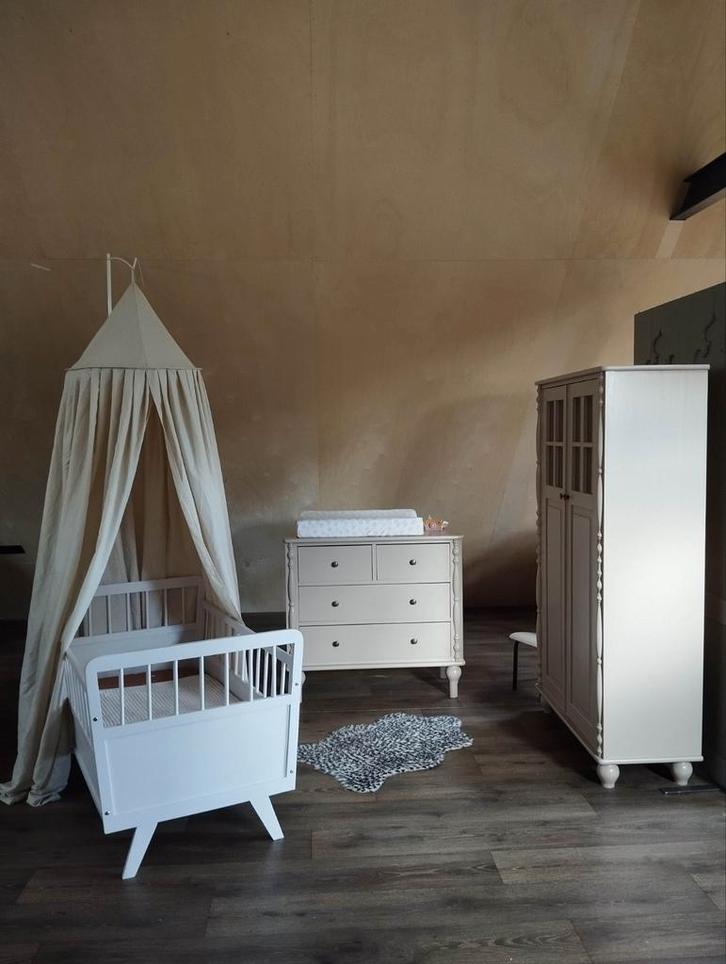 Vintage babykamer Blossom / demontabel / bezorgen mogelijk, Kinderen en Baby's, Kinderkamer | Commodes en Kasten, Zo goed als nieuw