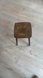Houten bijzet krukje, Huis en Inrichting, Krukjes, Ophalen of Verzenden, Zo goed als nieuw, Hout