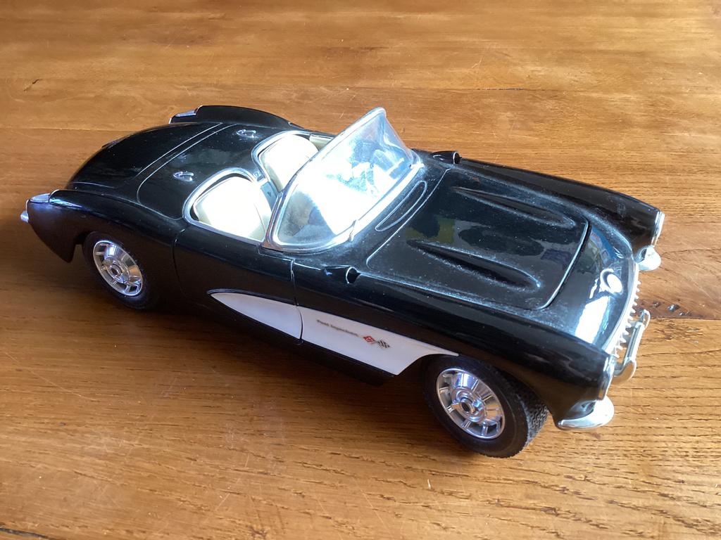 Chevrolet Corvette 1957 Bburago model, Ophalen of Verzenden, Zo goed als nieuw, Bburago