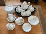 Uitgebreid Johnson Brothers Heritage White koffieservies, Ophalen of Verzenden, Zo goed als nieuw, Effen, Kop(pen) en/of Schotel(s)