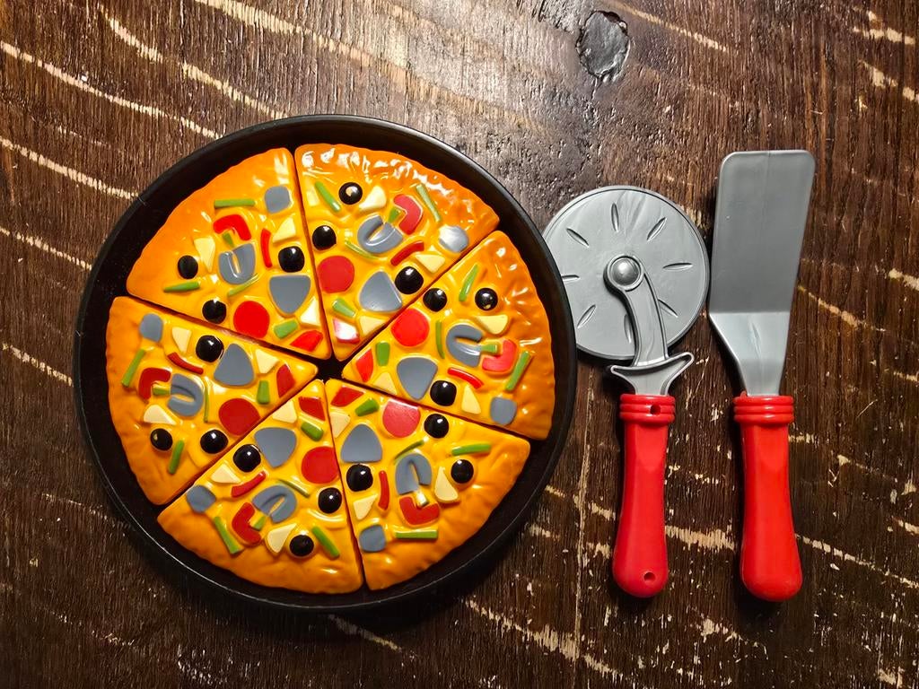 Pizza speelgoed met pizzapunten verbonden met klittenband, Ophalen of Verzenden, Zo goed als nieuw, Kunststof, Speelkeuken-accessoire
