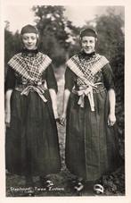 Staphorst Twee Zusters Klederdracht OM211, Ophalen, 1940 tot 1960, Gelopen, Overijssel