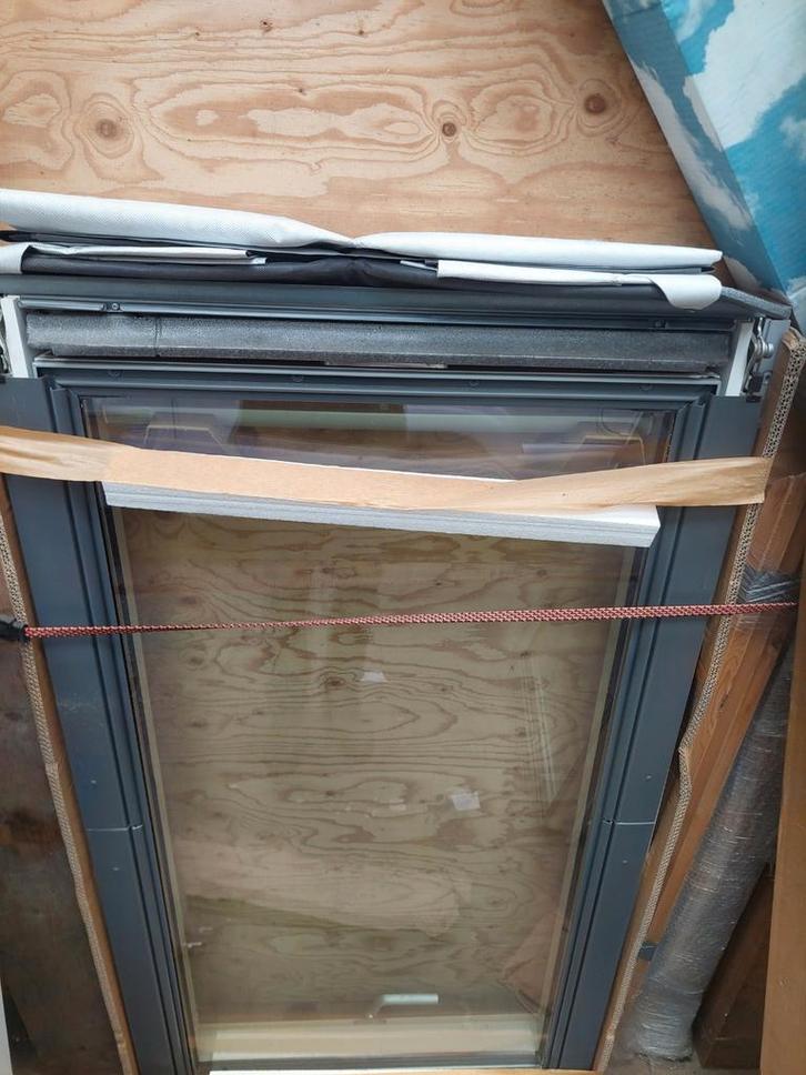 Nieuw velux gpl mk08 78x140 cm tuimeluitzet dakraam  complee, Doe-het-zelf en Verbouw, Glas en Ramen, Nieuw, Dakraam, Minder dan 80 cm