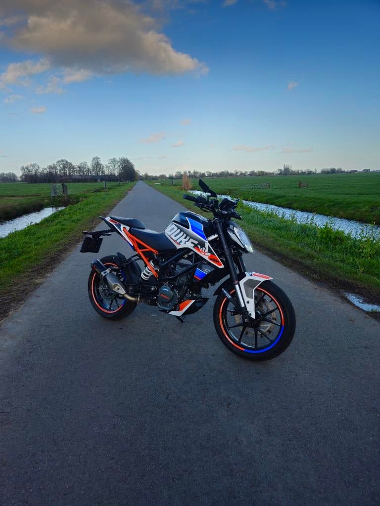 Ktm duke 125cc Limited Edition, Motoren, Ophalen, Zo goed als nieuw