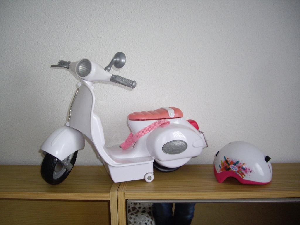 baby born skooter met licht en geluid, Kinderen en Baby's, Speelgoed | Poppen, Ophalen, Zo goed als nieuw, Babypop