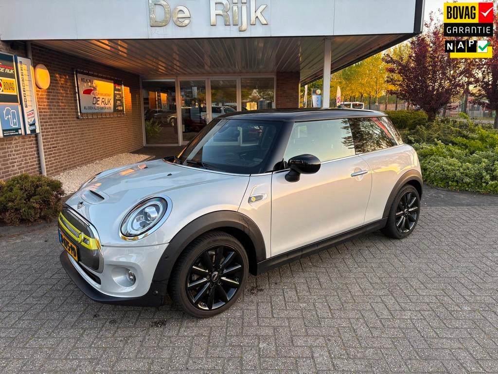 Mini Mini Electric Yours 33 kWh, Auto's, 33 kWh, 4 stoelen, 184 pk, Parkeerassistent