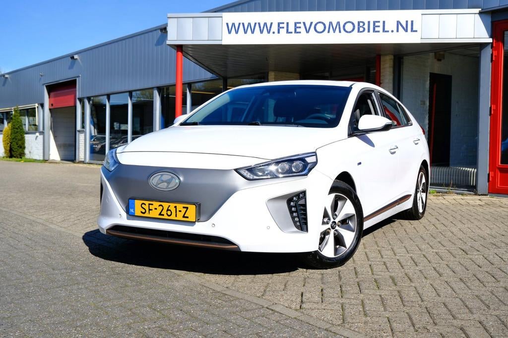 Hyundai IONIQ Premium EV Aut. Pano|Leder|Navi|Clima|Cam, Auto's, Hyundai, Wit, IONIQ, 466 min, 63 €/maand