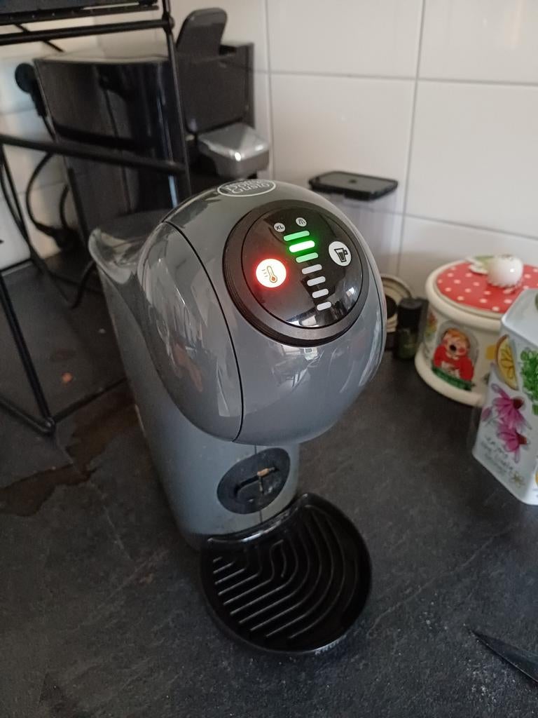 Nescafé Dolce Gusto Genio S Plus koffiezetapparaat, Koffiemachine, Ophalen of Verzenden, Zo goed als nieuw, 2 tot 4 kopjes