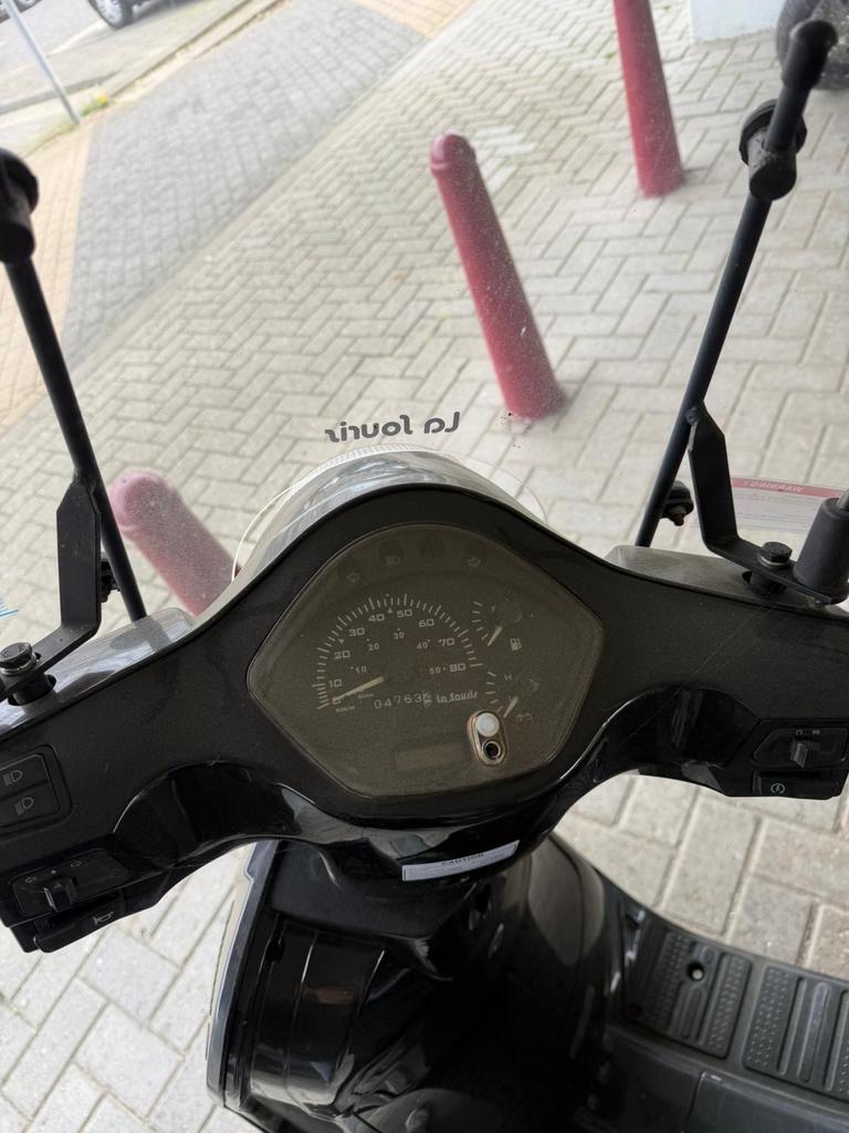 La Souris scooter 2023 - defect, voor onderdelen/reparatie, Fietsen en Brommers, Brommeronderdelen | Scooters, Ophalen, Gebruikt