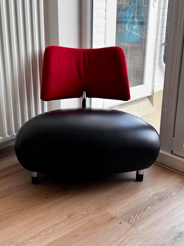 Leolux Pallone zwart leder rood suede Ma, Huis en Inrichting, Fauteuils, Zo goed als nieuw, Leer, 50 tot 75 cm, 75 tot 100 cm