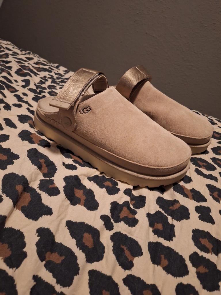 UGG Goldenstar Clog mt 40, Kleding | Dames, Schoenen, UGG, Beige, Nieuw, Ophalen of Verzenden