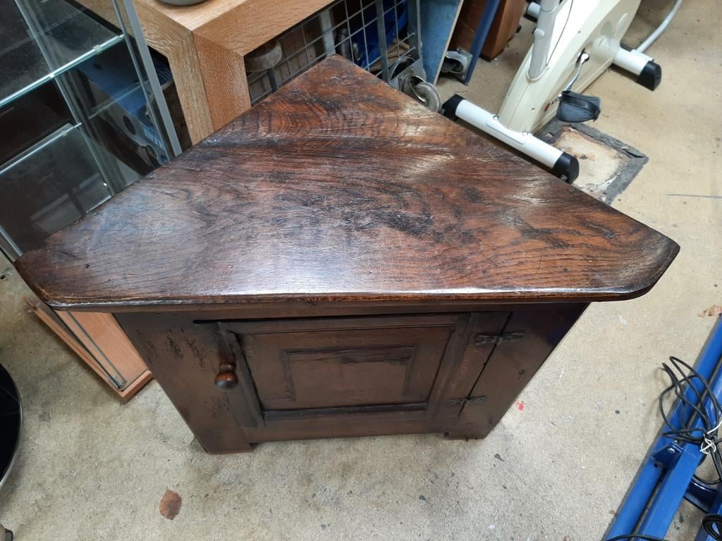 Hoekkastje van hout, Ophalen, Bruin