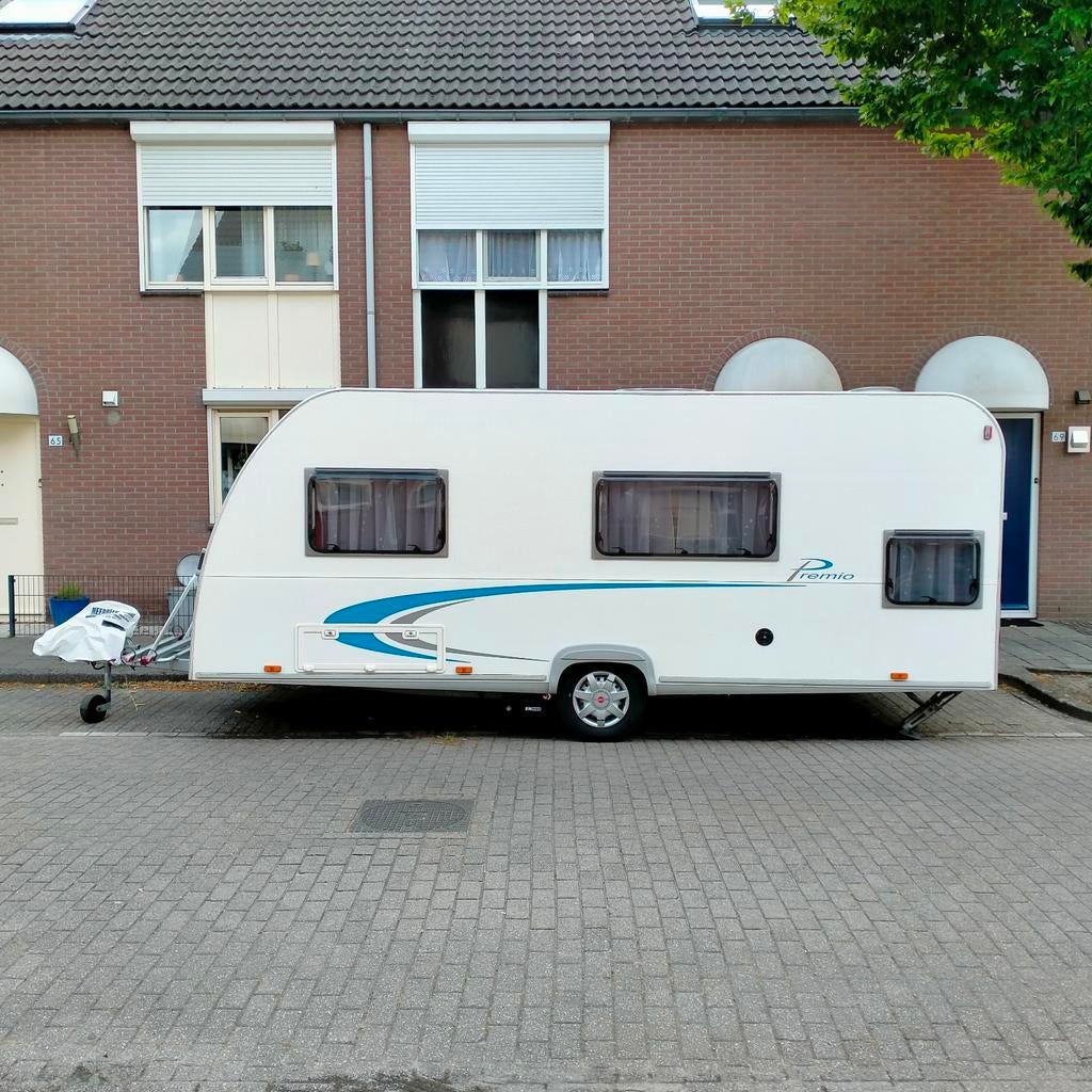 Bürstner Premio 485 TK 2009 met voortent 6 persoons Burstner, Caravans en Kamperen, Kachel, Frans bed, Treinzit, 750 - 1000 kg