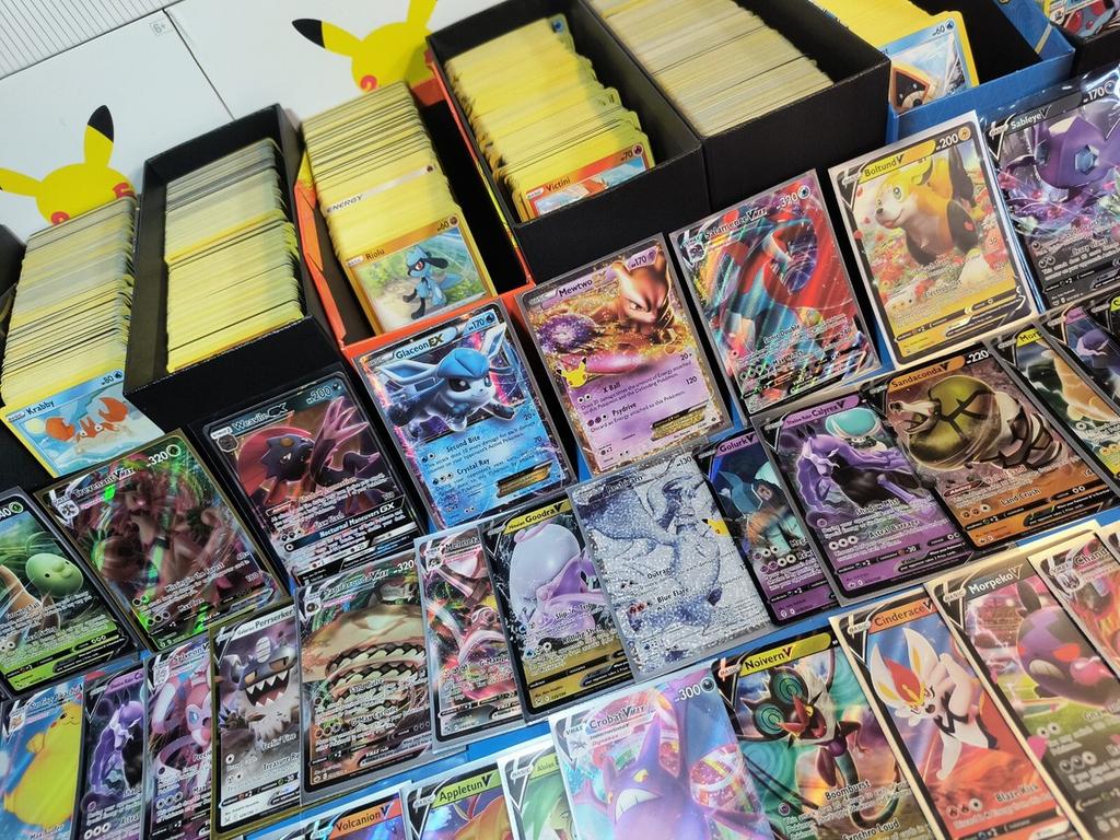 Verkoop je Pokemon kaarten collectie aan mij, Hobby en Vrije tijd, Verzamelkaartspellen | Pokémon, Ophalen of Verzenden, Meerdere kaarten