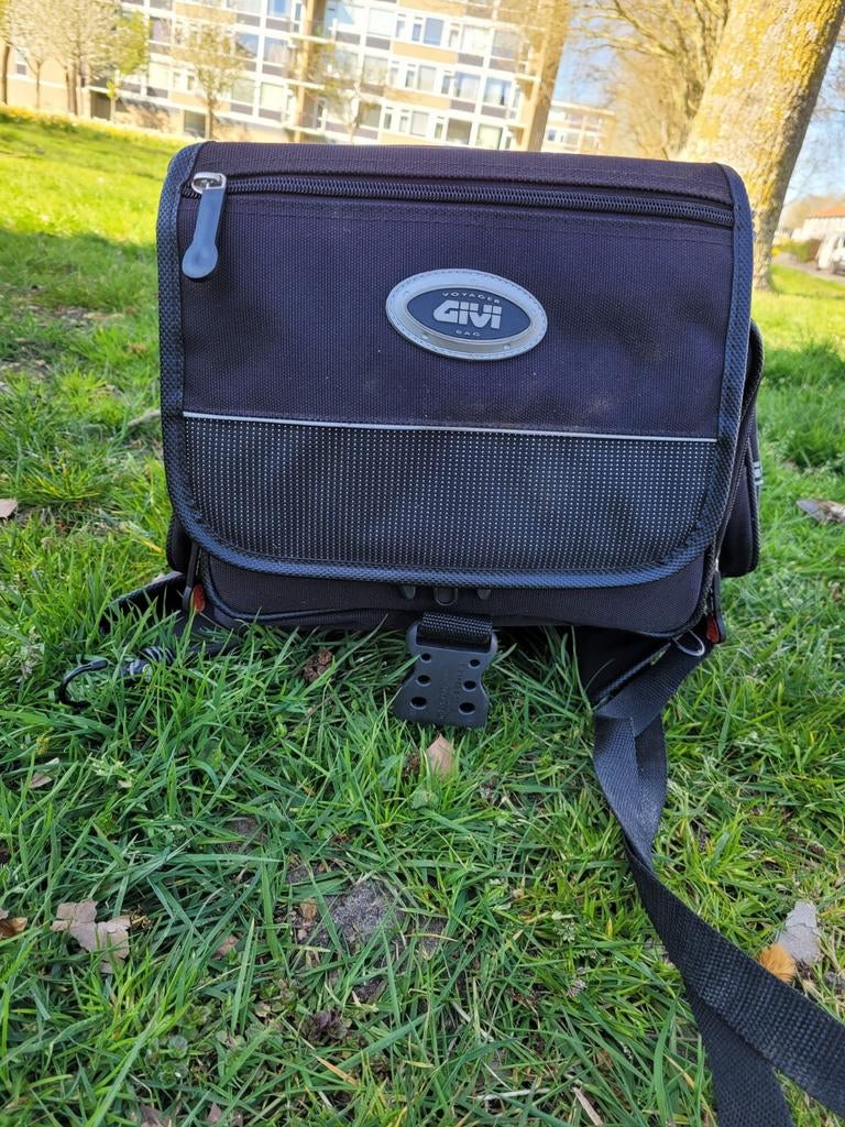 Zadeltas motor., Ophalen