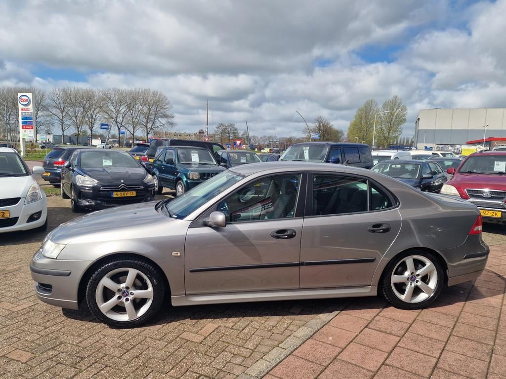 Saab 9-3 Sport Sedan 1.8t Vector 150 PK - Stoelverwarming -, Auto's, Saab, Voorwielaandrijving, 1998 cc, Stof, Gebruikt