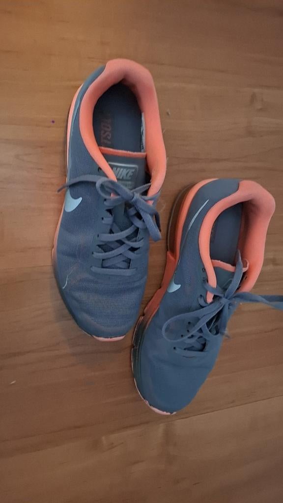 Nike air sneakers 37.5, Kleding | Dames, Schoenen, Ophalen of Verzenden, Grijs, Nike air max, Sneakers of Gympen
