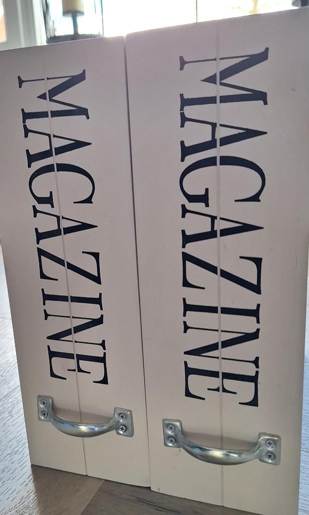 2 Magazinehouders, Hout, Gebruikt, Ophalen of Verzenden, Landelijk