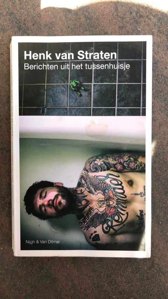 Henk van Straten - Berichten uit het tussenhuisje, Ophalen of Verzenden, Zo goed als nieuw, Nederland