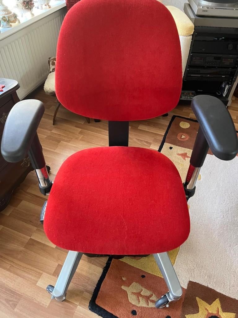 Elektrische Trippelstoel inhoogte verstelbaar, Diversen, Verpleegmiddelen, Ophalen, Zo goed als nieuw