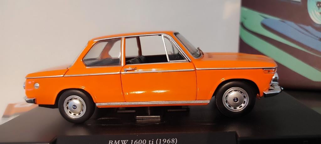 BMW 1600 Ti 1968 oranje 1:24, in vitrinedoosje., Ophalen of Verzenden, Nieuw, Overige merken