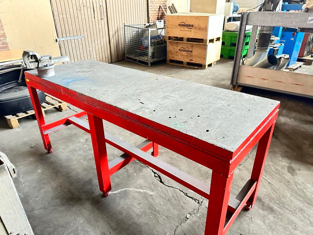 Stevige stalen werkbank met bankschroef, Ophalen of Verzenden, Gebruikt, 170 cm of meer, Bankschroef