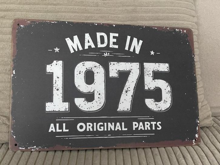 1975 tekstbord / wandbord (Old Look), Huis en Inrichting, Woonaccessoires | Tekstborden en Spreuken, Nieuw, Ophalen of Verzenden