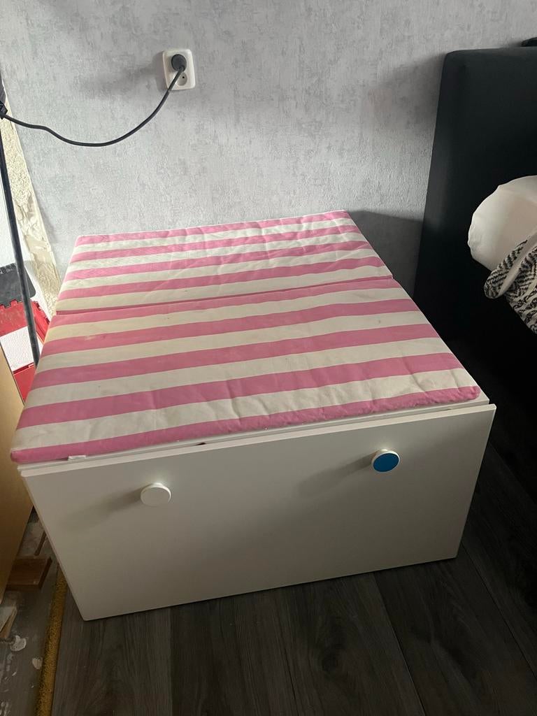 Bankje met lade en roze gestreept kussen, Huis en Inrichting, Stoelen, Gebruikt, Wit, Ophalen of Verzenden, Eén