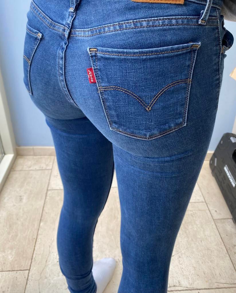 Levi 710 super skinny spijkerbroek maat W25, elastische stof, Ophalen of Verzenden, Gedragen, Blauw, W27 (confectie 34) of kleiner