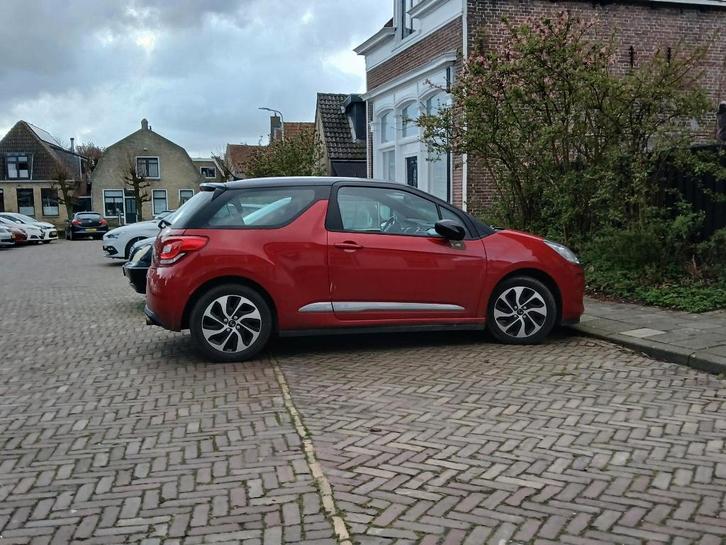 DS 3 1.2 Puretech So Chic 2018 rood/zwart dak 66.000km, Auto's, DS, Particulier, DS 3, Benzine, Hatchback, Handgeschakeld, Origineel Nederlands