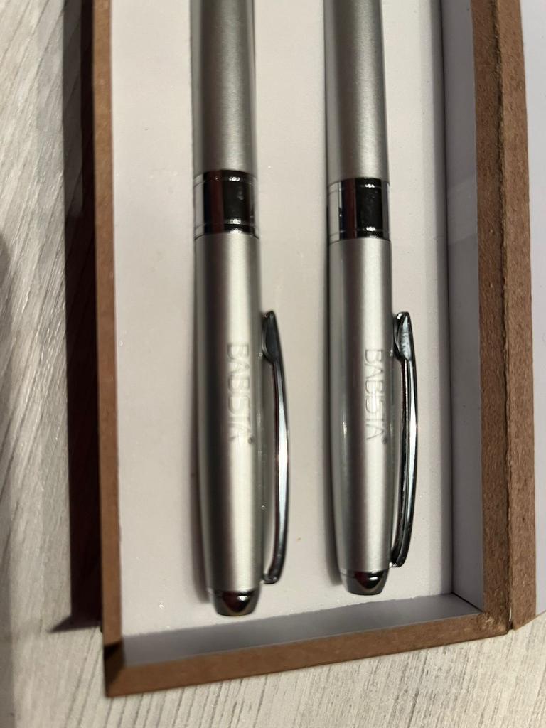 Setje pennen in mooi doosje, Verzamelen, Pennenverzamelingen, Ophalen of Verzenden, Zo goed als nieuw, Balpen, Overige merken