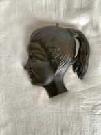 Metalen wandhoofdje 'Julia' met een vrolijke paardenstaart., Ophalen of Verzenden, Huis en Inrichting